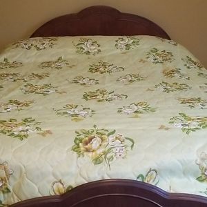 1970"s floral bedspread approx 110" ×"120"